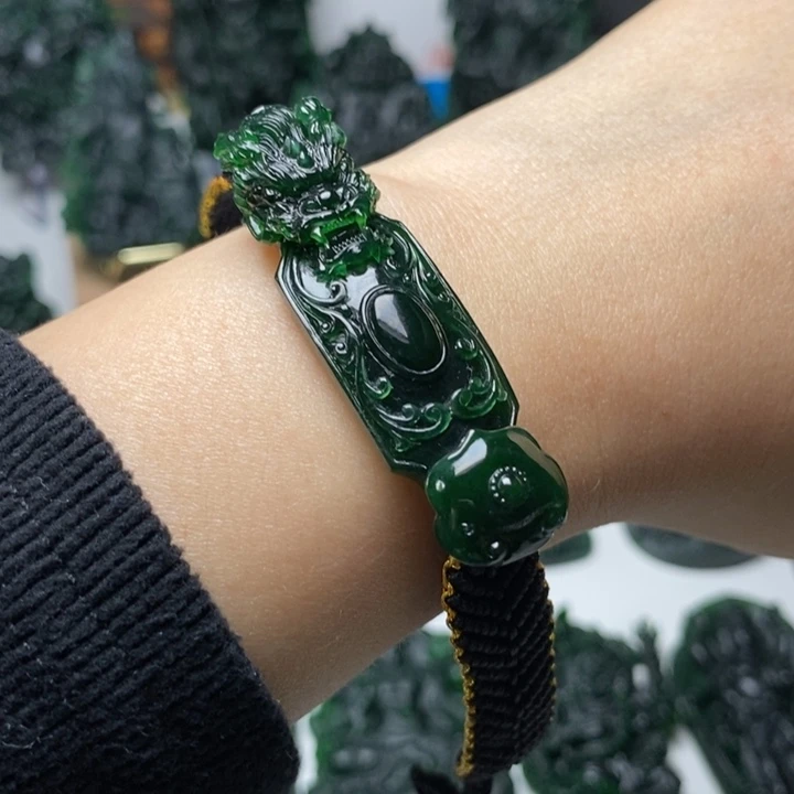 定制翡翠未镶嵌如意
