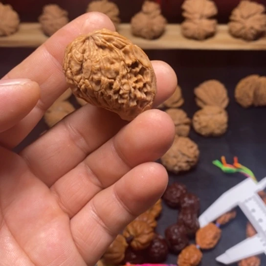 墨***涵文玩核桃把件核桃