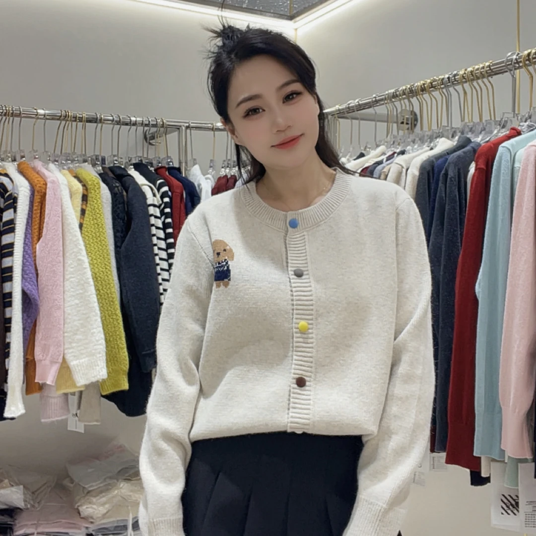 【左左服饰】狗狗彩扣开衫