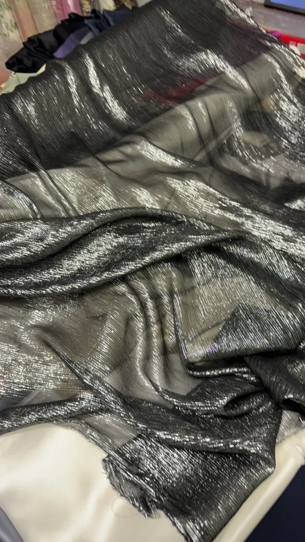 1.5米黑底银丝桑蚕丝布料 不支持退换