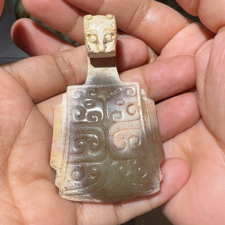 牛***天颈饰未镶嵌和田玉