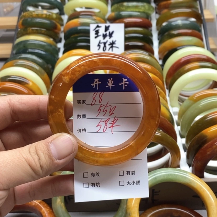 【闪购商品】蛇纹石玉手镯未镶嵌欲**?