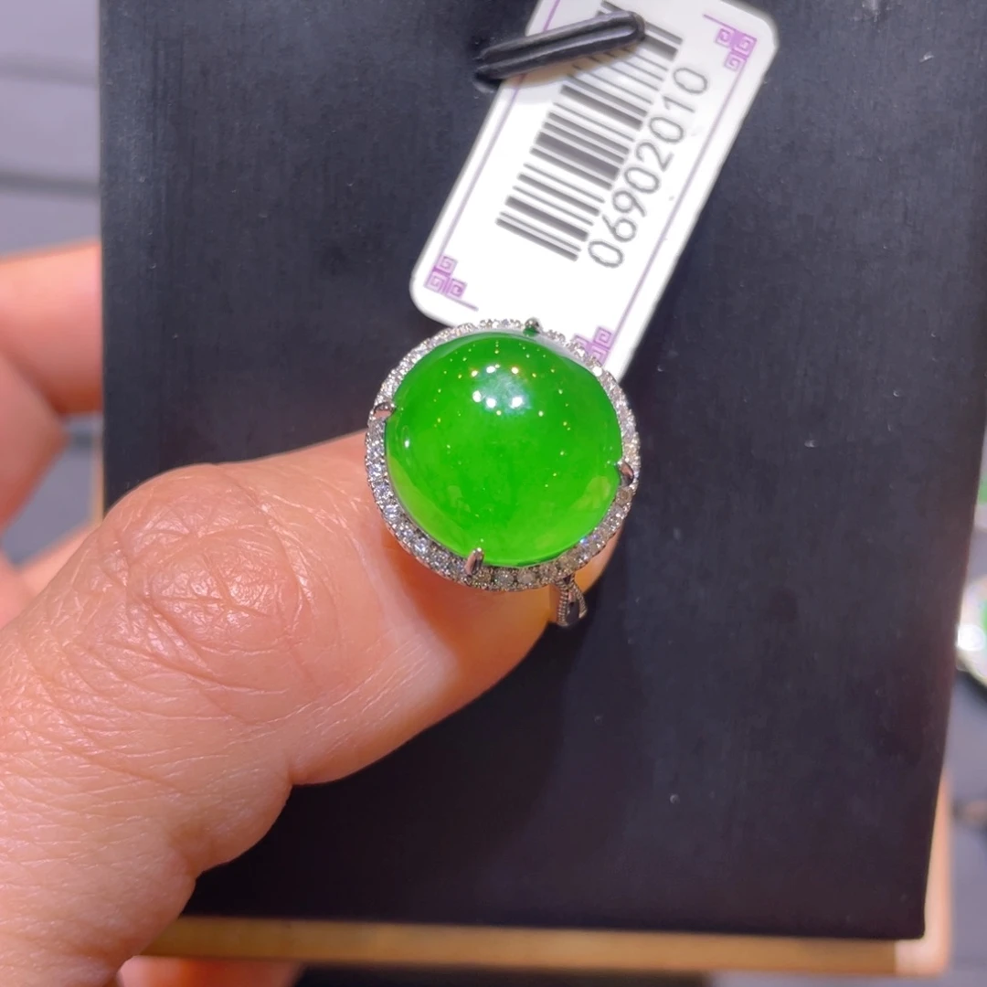 翡翠未镶嵌颈饰戒指