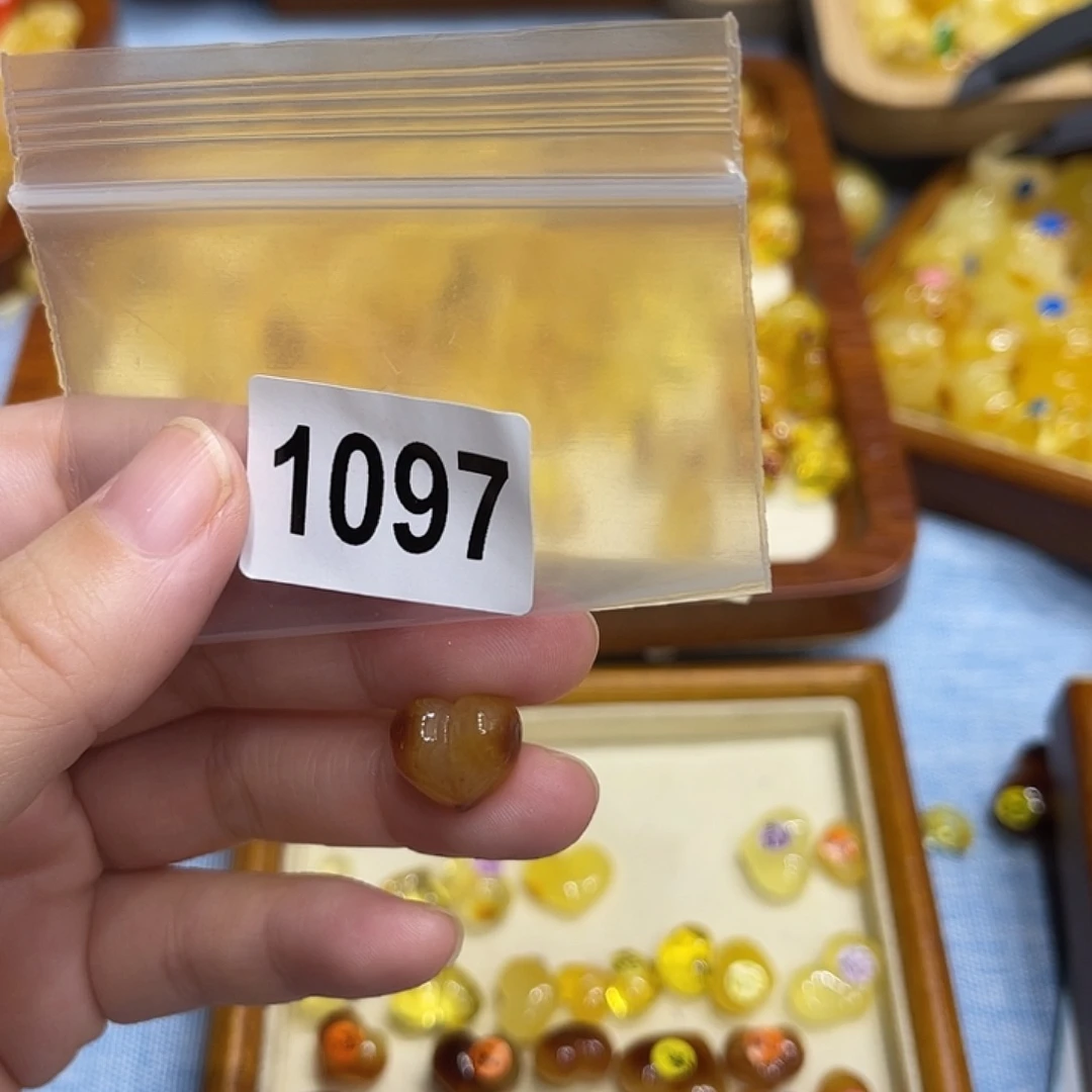 琥珀未镶嵌珠宝奇石