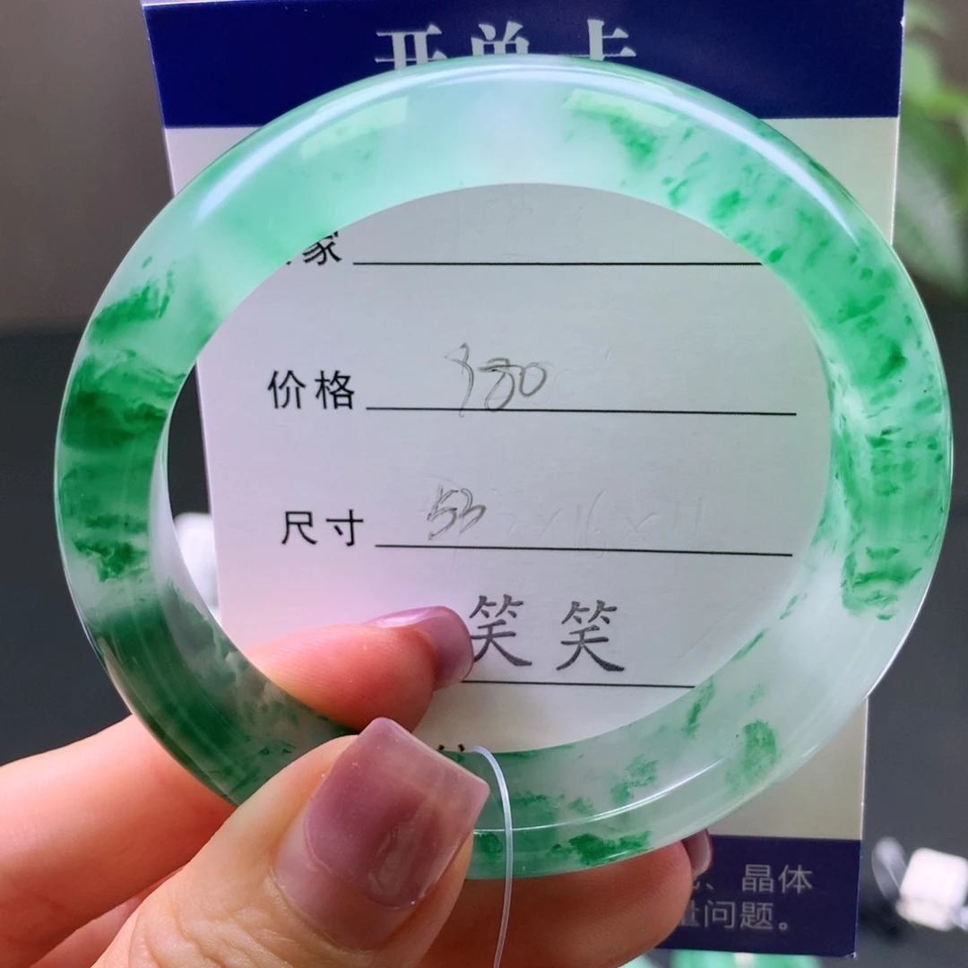 云***轻石英质玉手镯未镶嵌