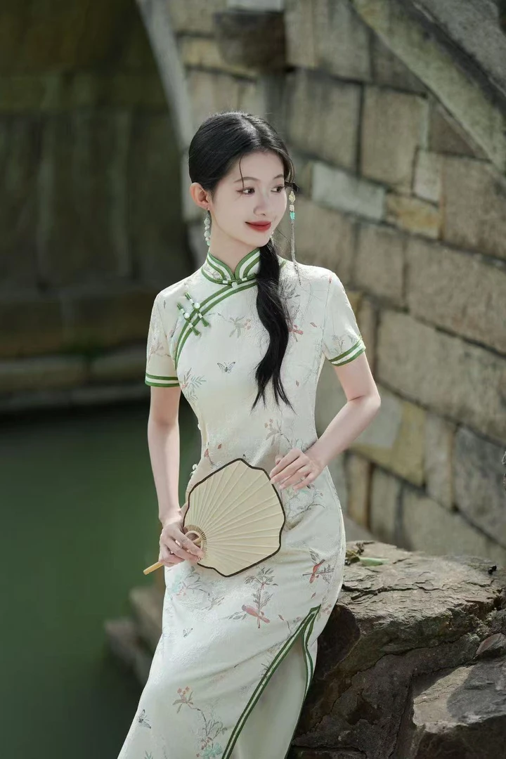 0017 绿色双边条（鸟语花香）八扣 旗袍