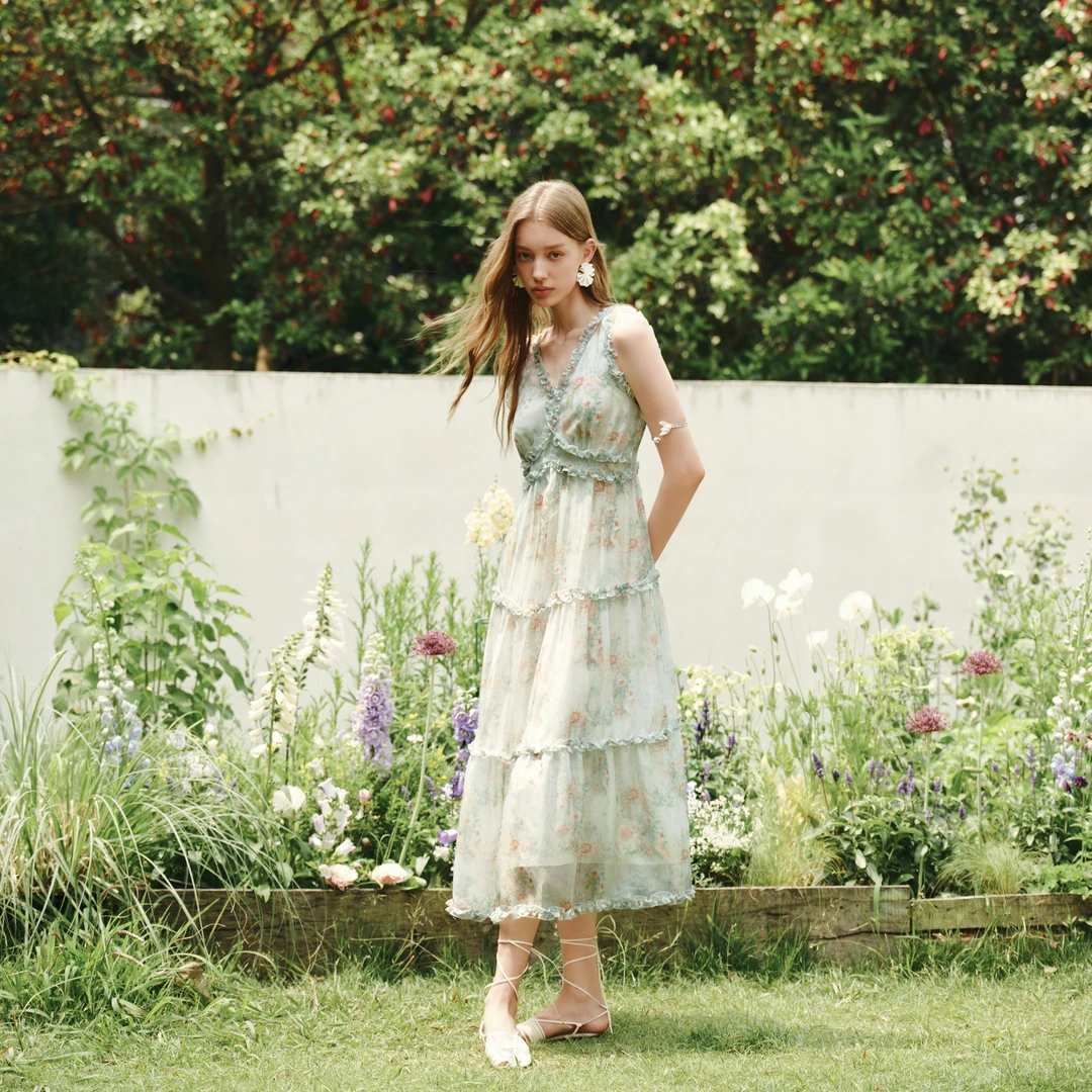 MISSCOCOON可可尼无袖连衣裙2025夏季新款雪纺V领碎花长裙女