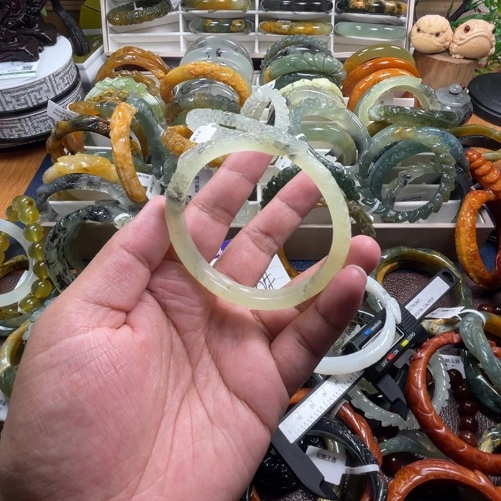 未镶嵌蛇纹石玉手镯