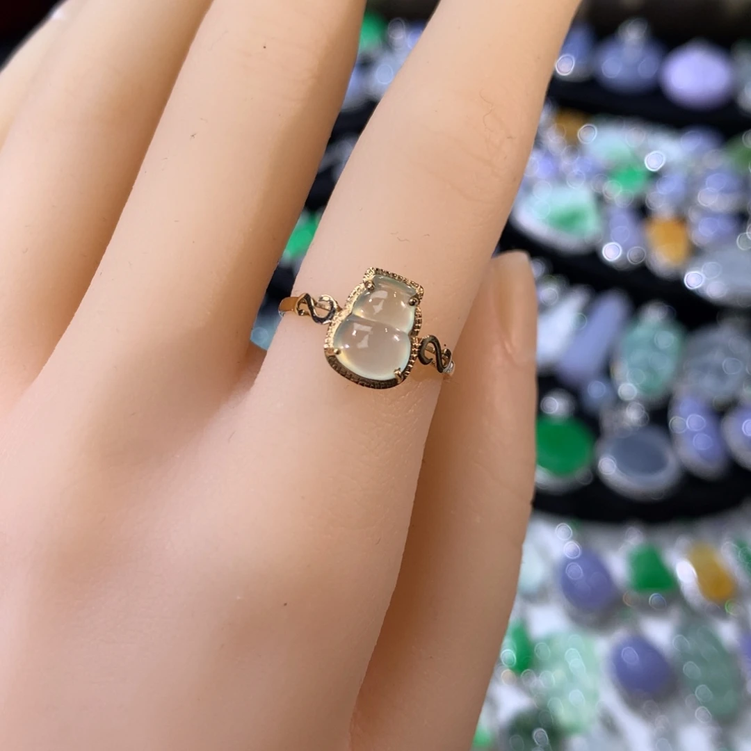 翡翠18K金镶嵌戒指