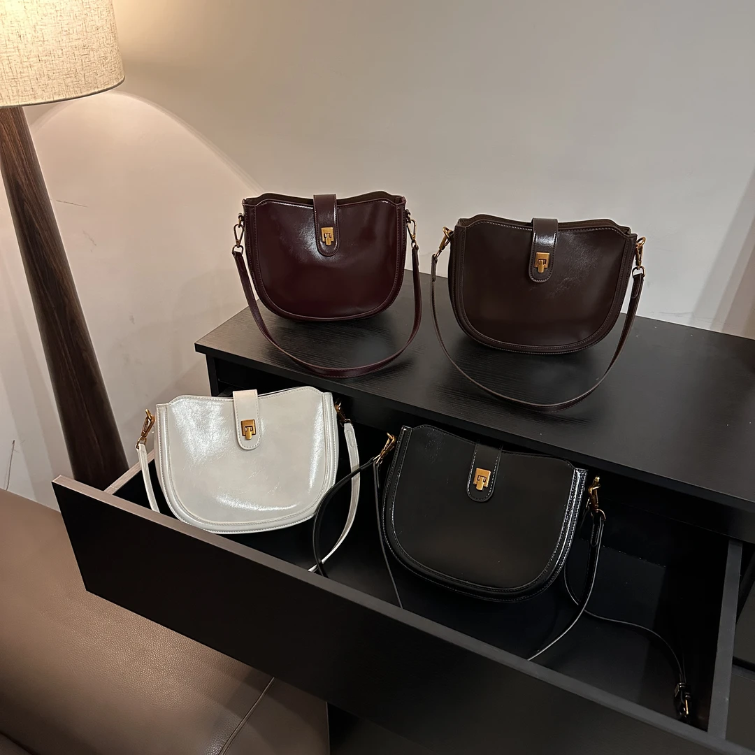 2025新年款 时尚百搭单肩斜挎多隔层大容量马鞍包女包 MJ 9012