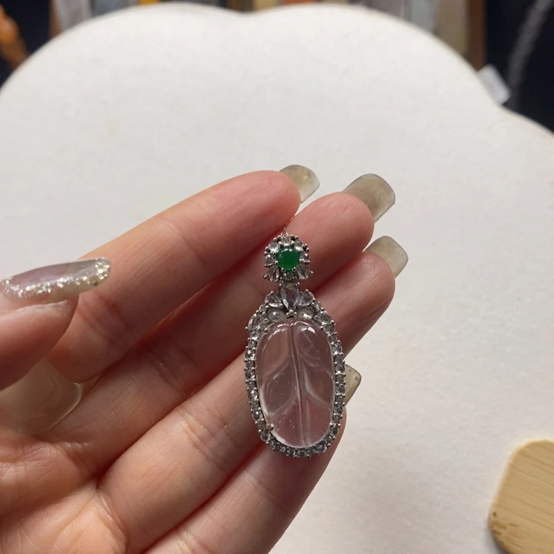 石英质玉未镶嵌颈饰