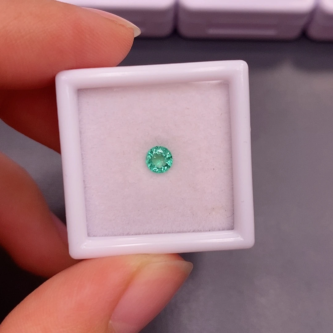 裸石祖母绿圆4mm左右