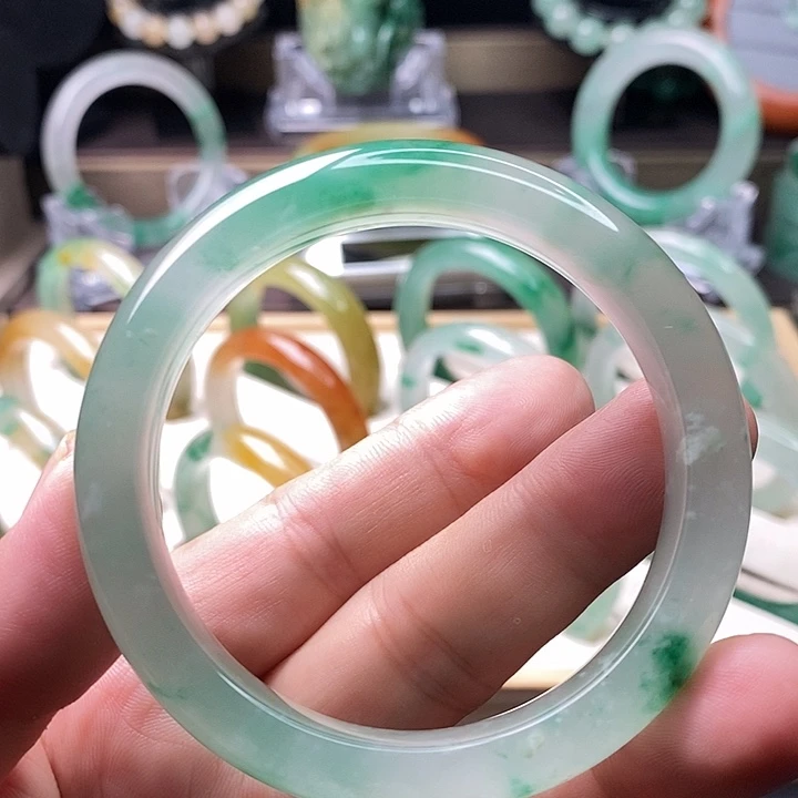 石英质玉（非洲翠）未镶嵌手镯