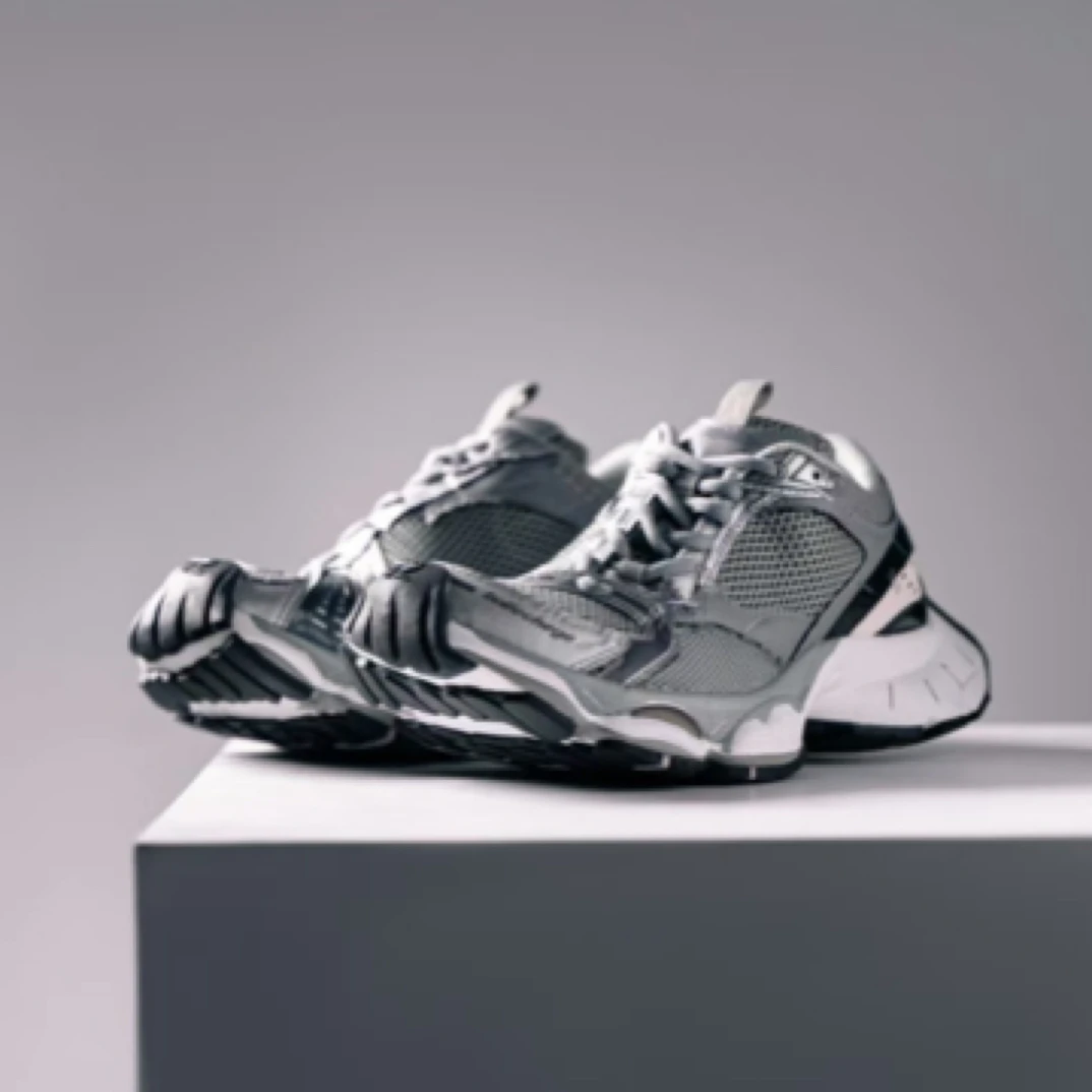 高品质潮鞋。脚感很棒。时尚百搭