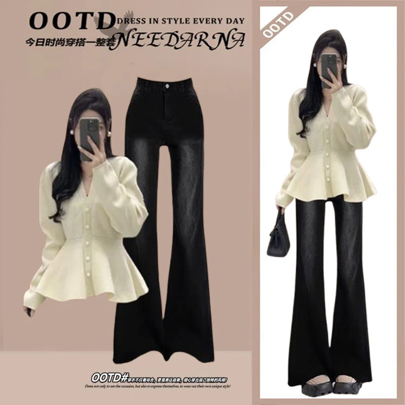 秋冬气质穿搭女2025新款时尚收腰设计感毛衣高腰牛仔微喇裤两件套