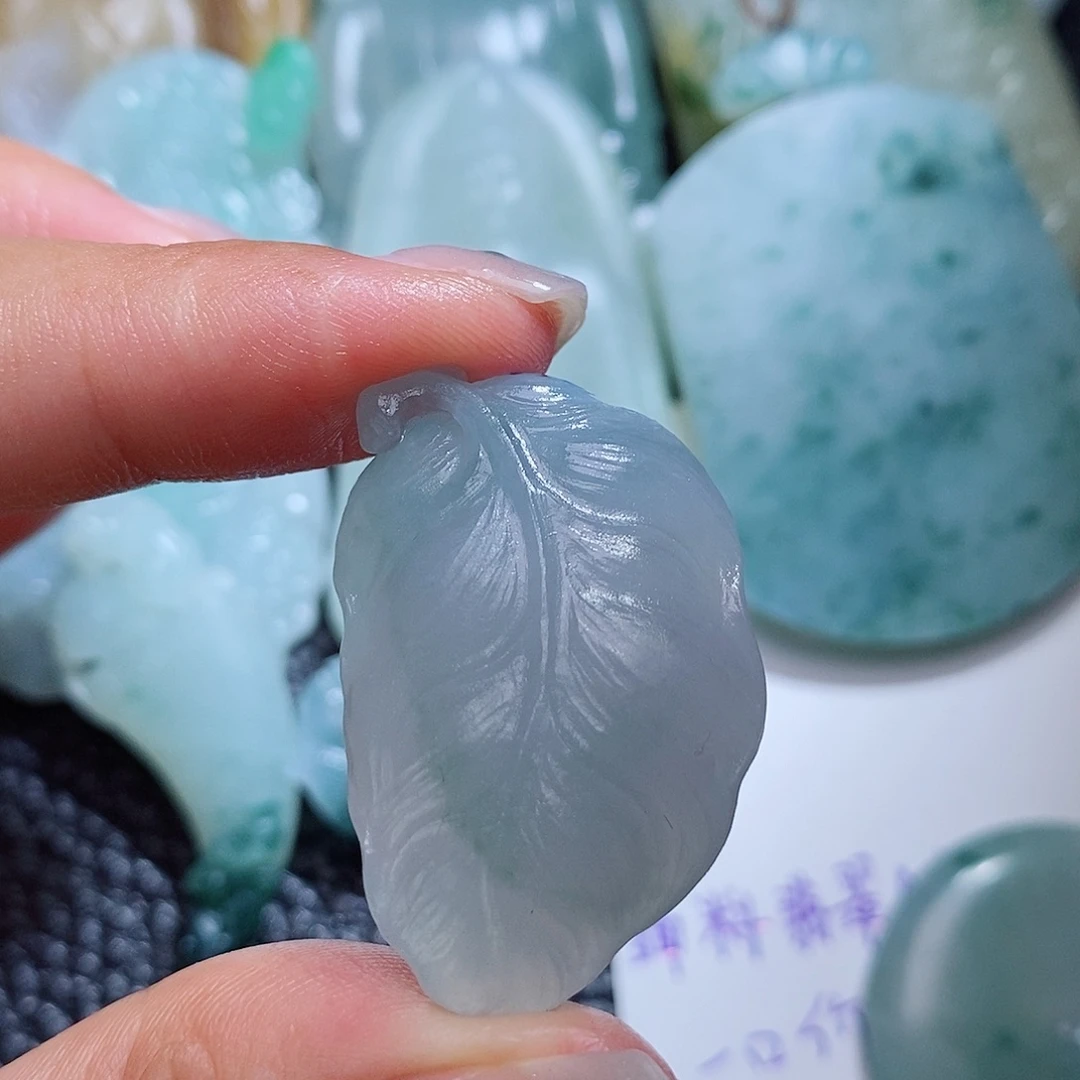 未镶嵌定制翡翠毛货付款后确认抛光