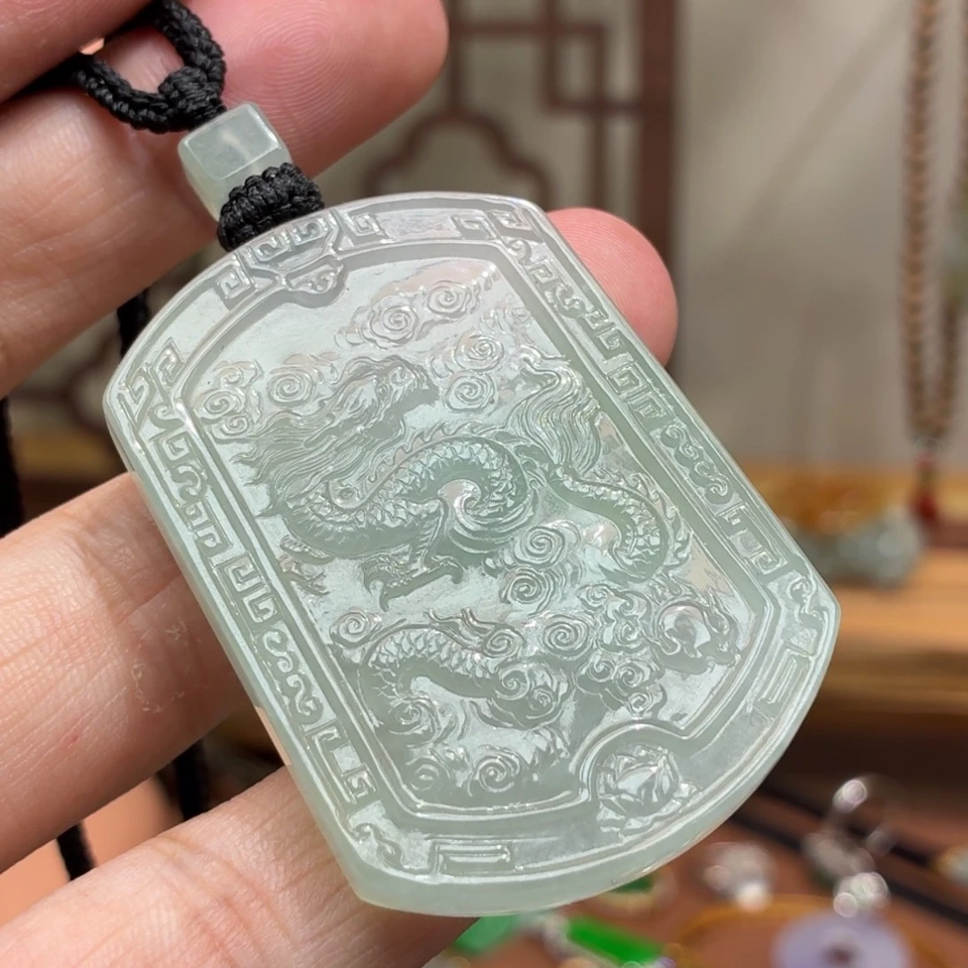 翡翠未镶嵌颈饰龙牌