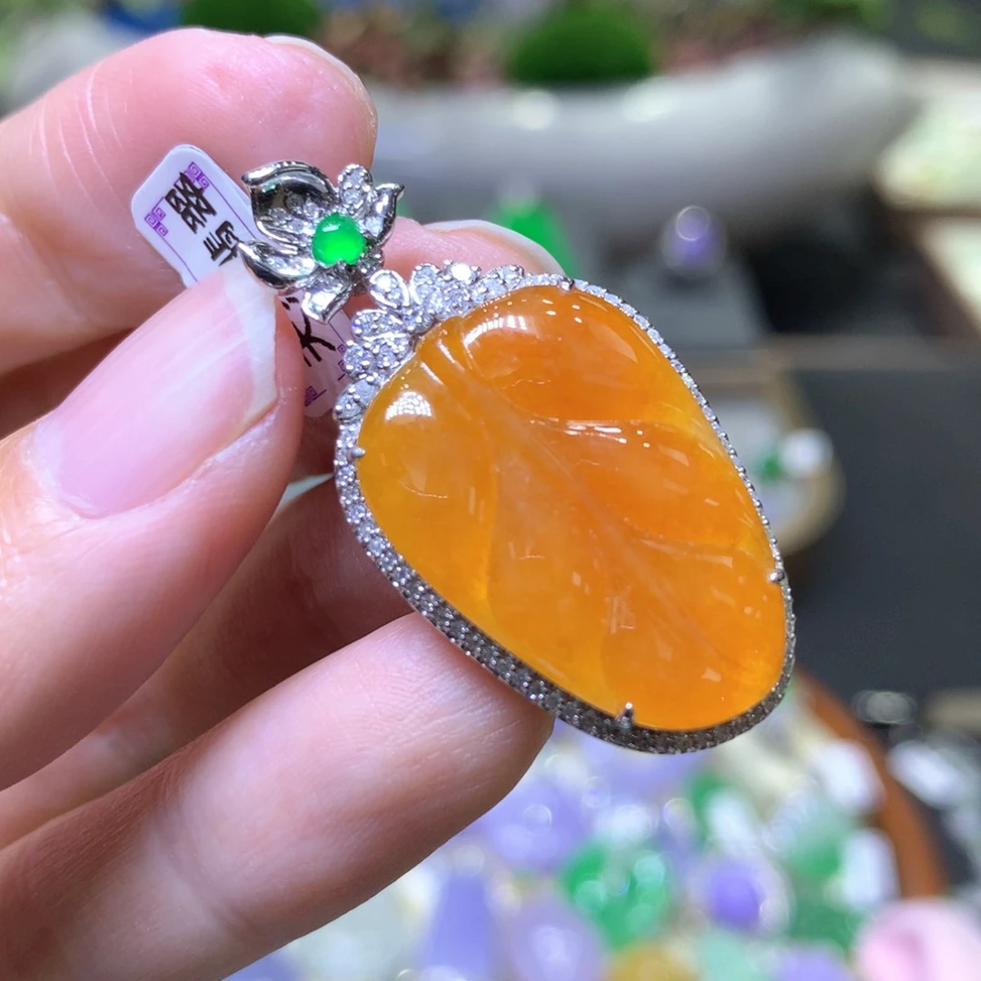 【闪购商品】翡翠颈饰18K金镶嵌翡翠吊坠项链