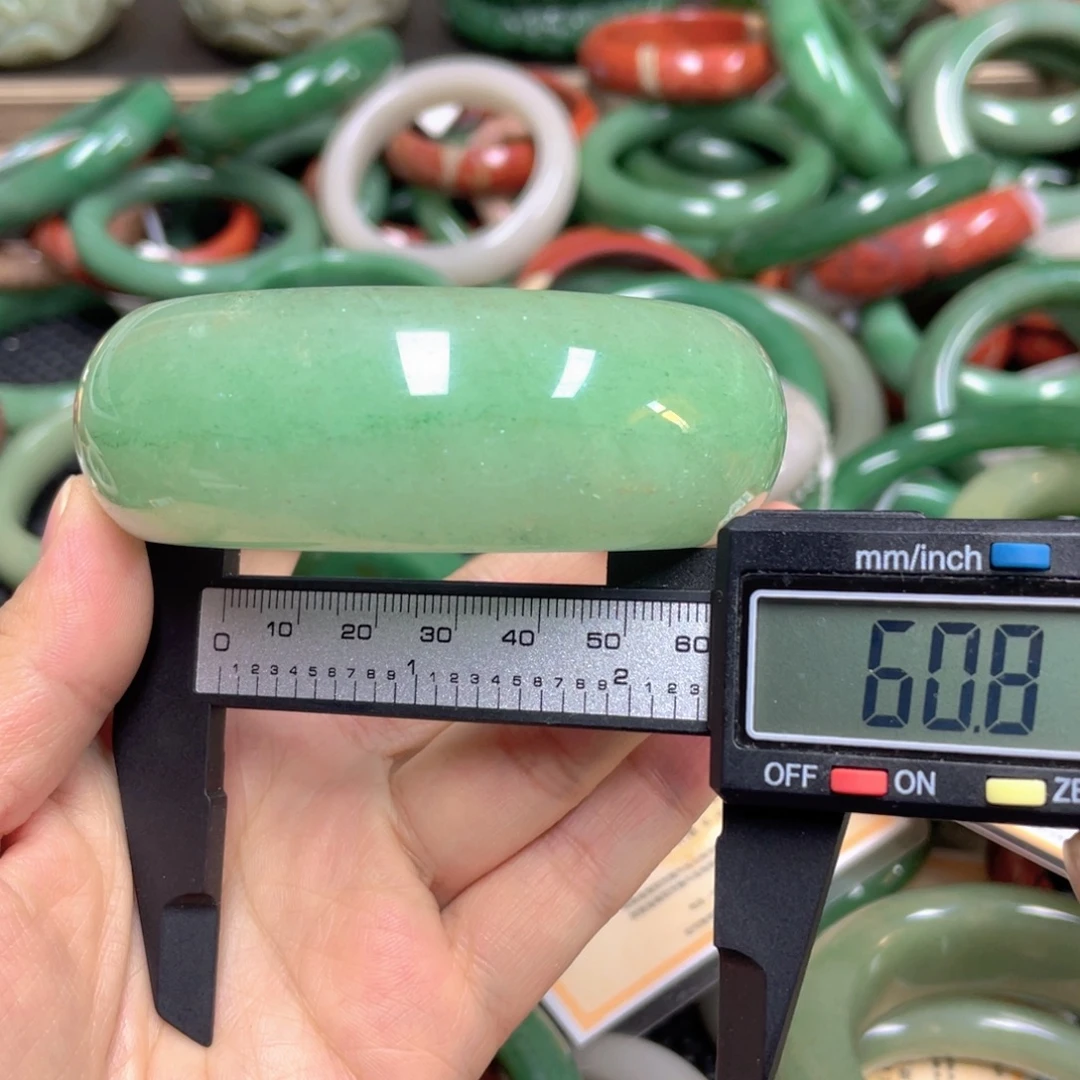 我***王石英质玉未镶嵌手镯