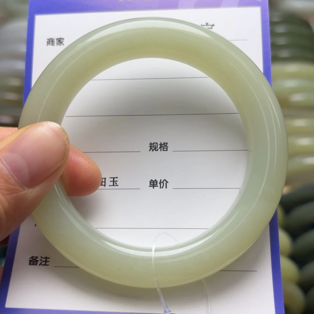 畅***生和田玉未镶嵌颈饰