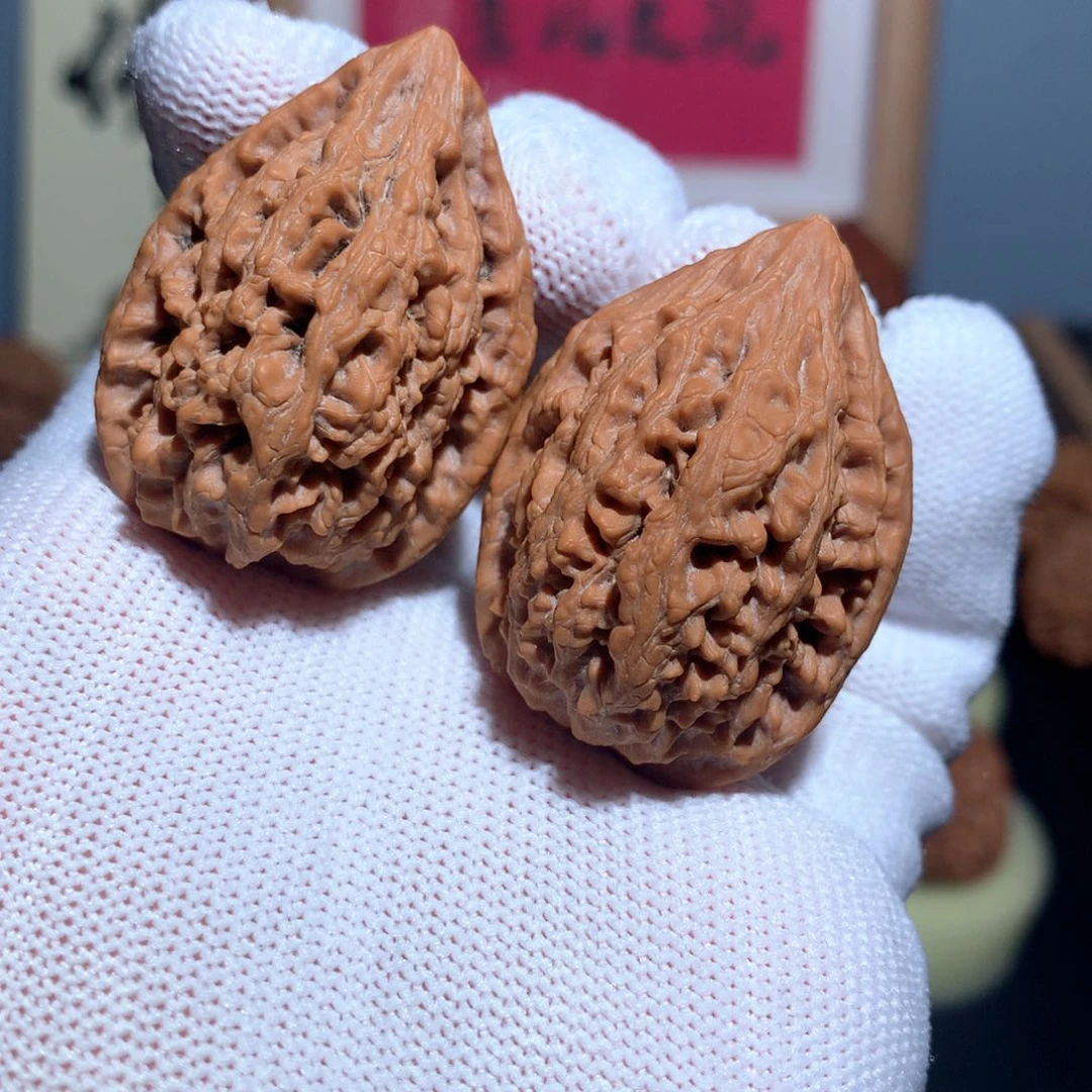 文玩核桃吊坠原树十三陵鸡心