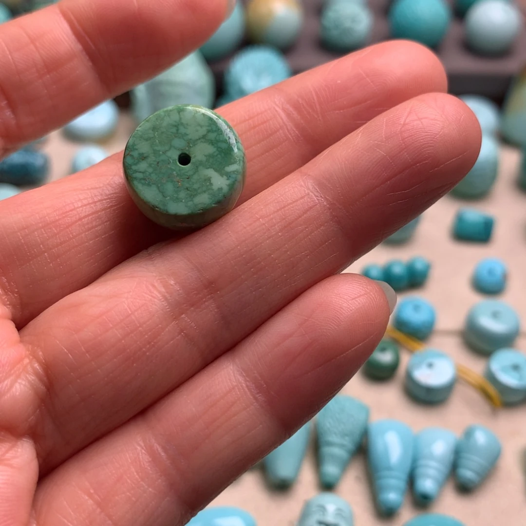 绿松石未镶嵌颈饰