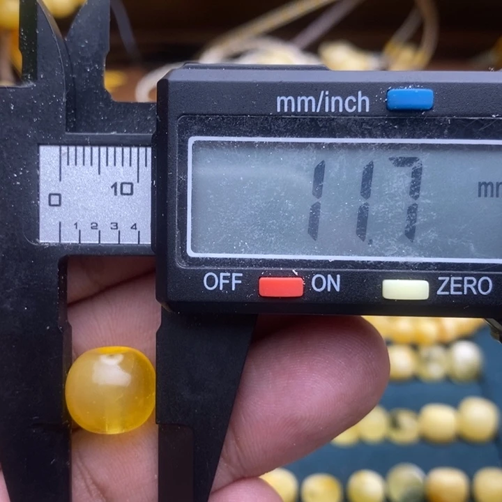 琥珀未镶嵌裸石36号11.7*10.3喇叭口微瑕