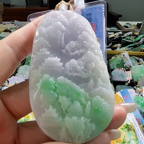 翡翠未镶嵌颈饰一个