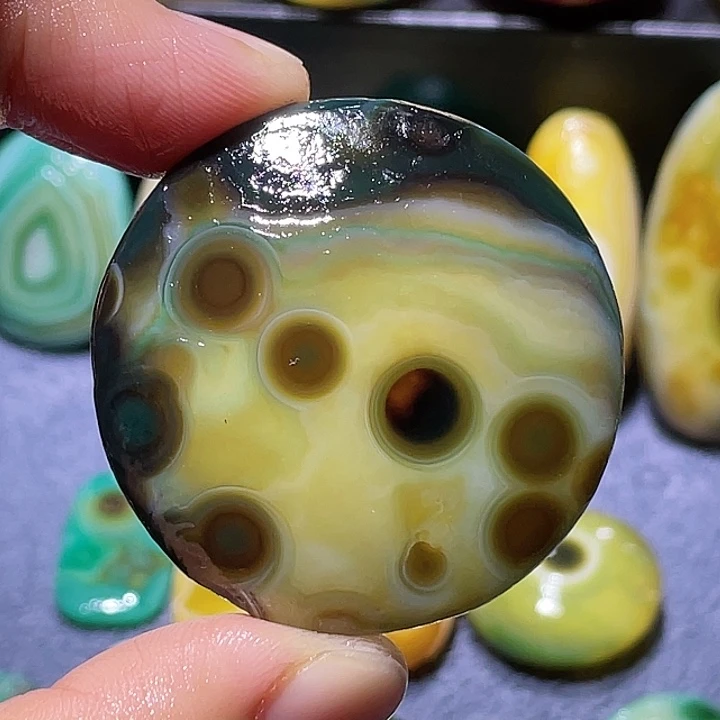 玛瑙/玉髓未镶嵌珠宝奇石