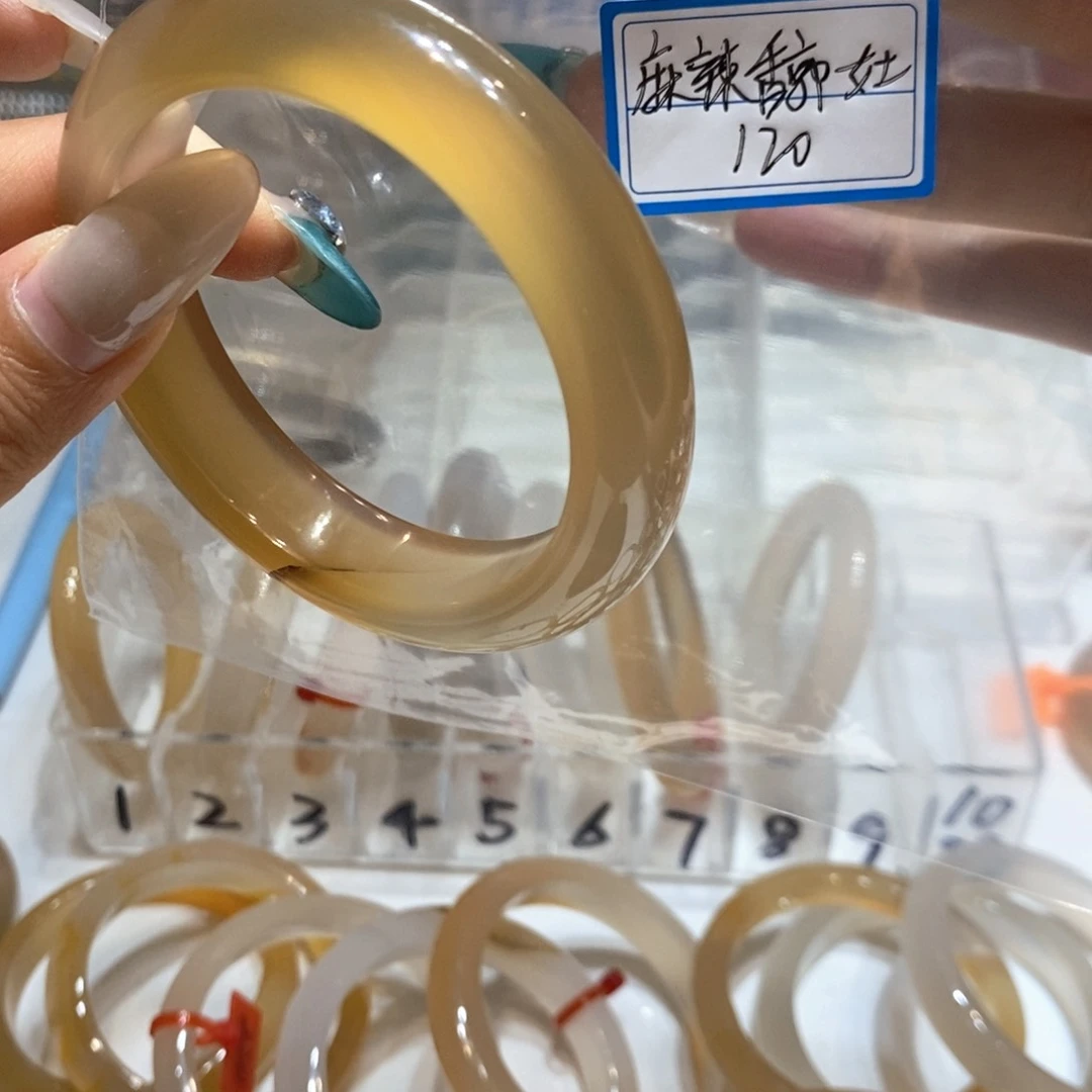 麻***士玛瑙/玉髓手镯未镶嵌