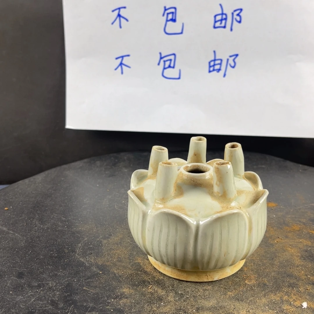 罐漂亮的瓷娃娃和漂亮