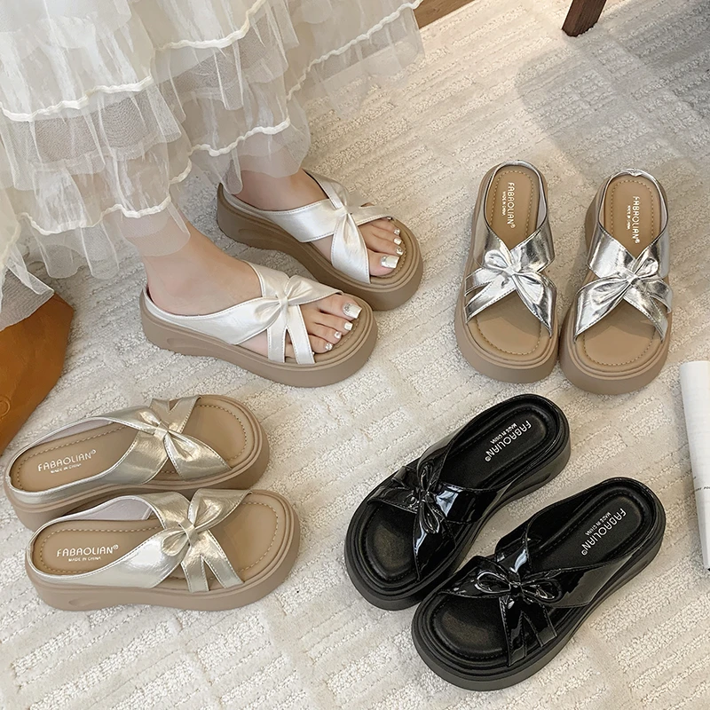 厚底增高凉拖鞋夏外穿2025新款配裙子高级感网红超火沙滩一字拖Q