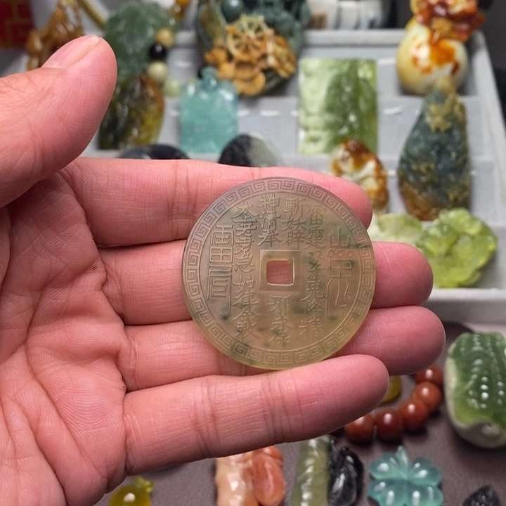 二***夏蛇纹石玉未镶嵌颈饰