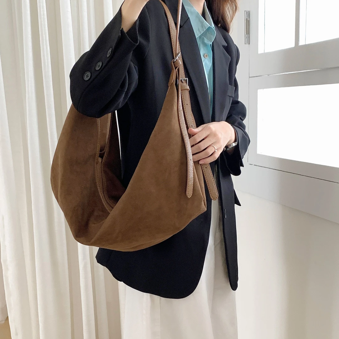 竹笋喵喵 复古绒面拉链饺子包女2025秋冬时尚洋气磨砂单肩行囊包