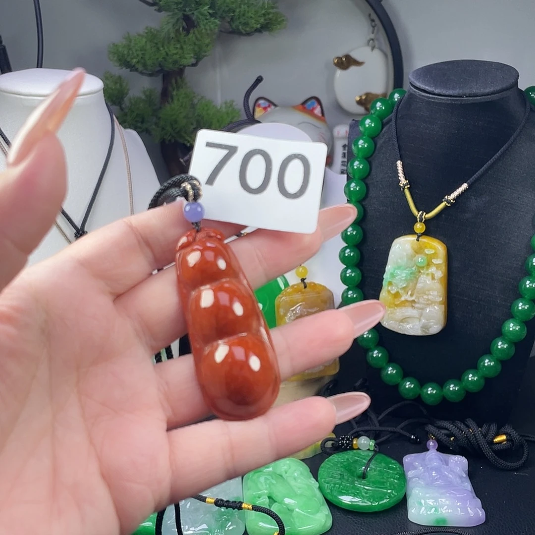 翡翠未镶嵌吊坠(赠链)