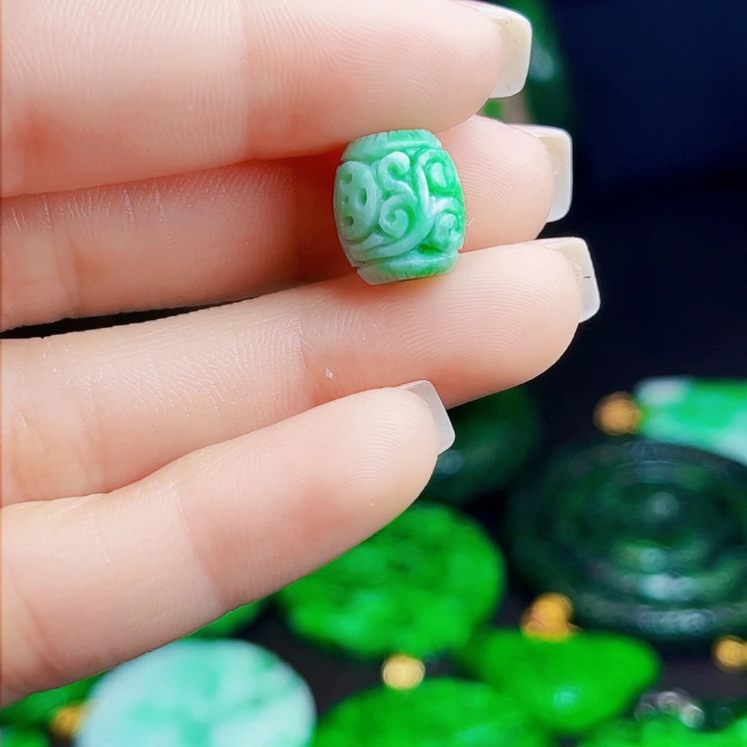 颈饰未镶嵌翡翠多样性