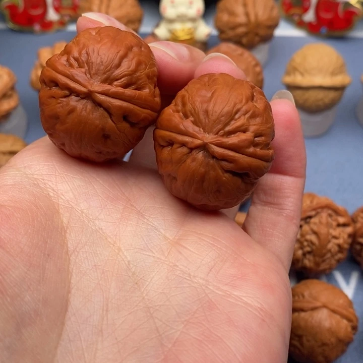 文玩核桃把件龙胆石