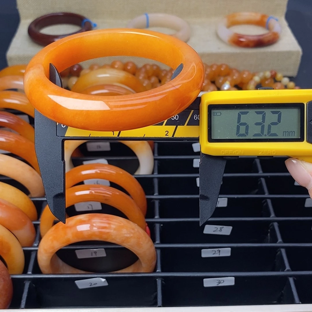 未镶嵌石英质玉（黄龙玉）手镯20号