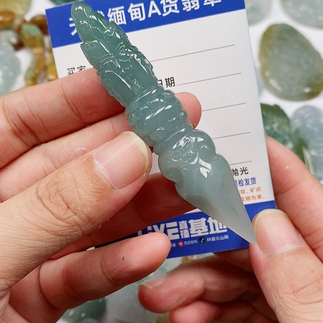 翡翠未镶嵌颈饰降魔杵