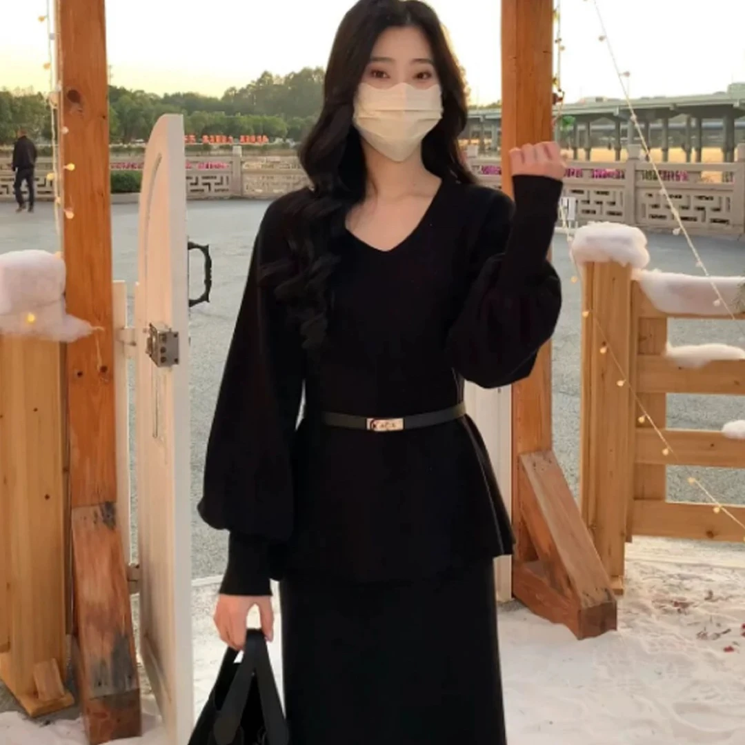 法式赫本风V领半高领灯笼袖黑色收腰上衣女秋冬新款显瘦百搭打底