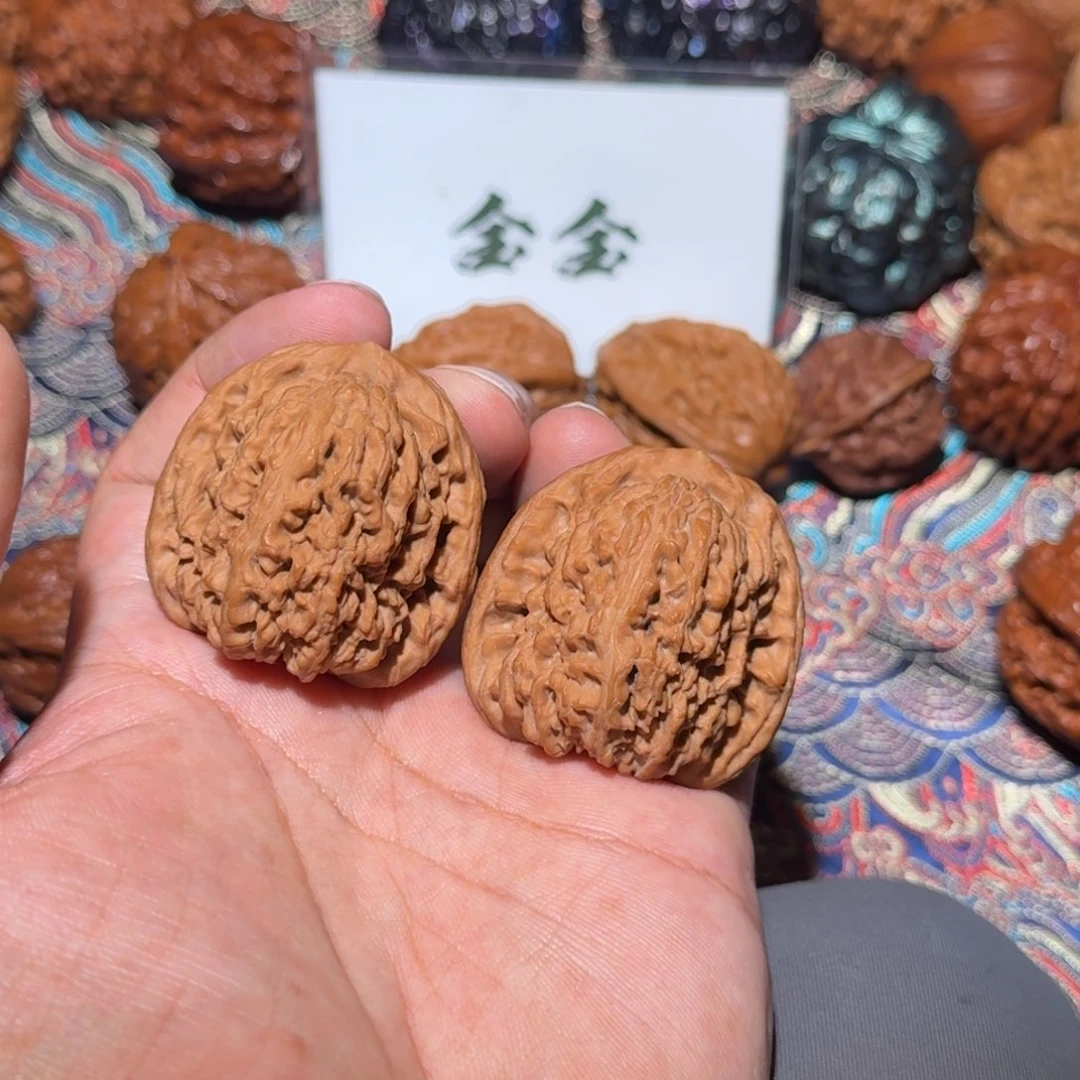 雪***籽把件文玩核桃2205南疆石，尺寸39 40 39