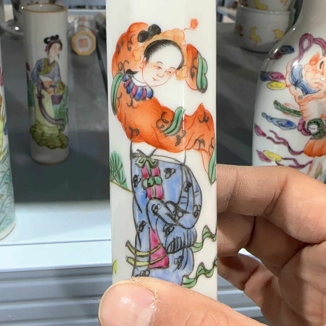瓷片瓷器是在阿撸铁后开始出现后