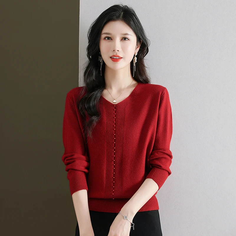 正品女装v领钉珠针织衫上衣秋冬新款纯色毛衣大码时尚洋气打底衫