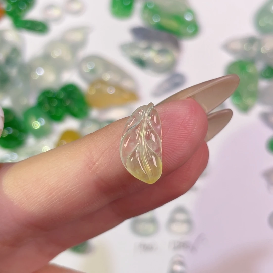 翡翠未镶嵌颈饰裸石