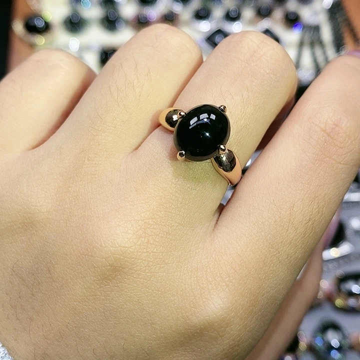 18K金镶嵌戒指翡翠蛋面