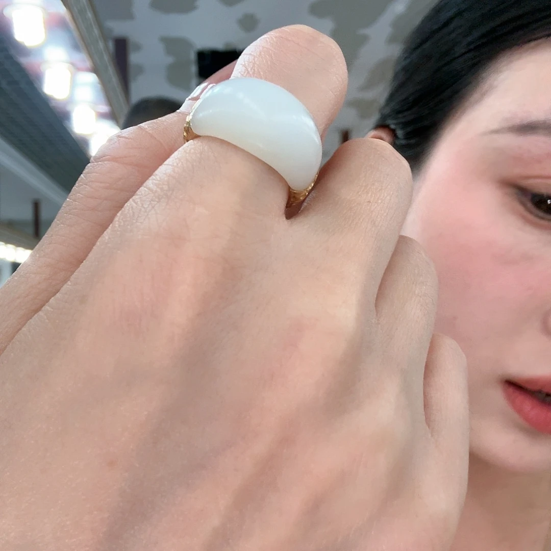 和田玉戒指18K金镶嵌