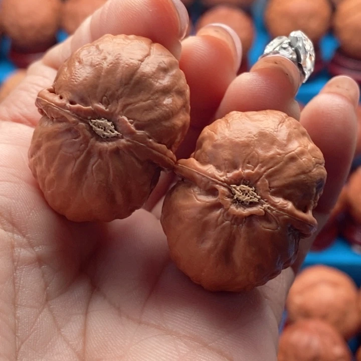 核桃精品文玩核桃手捻玉枕元宝