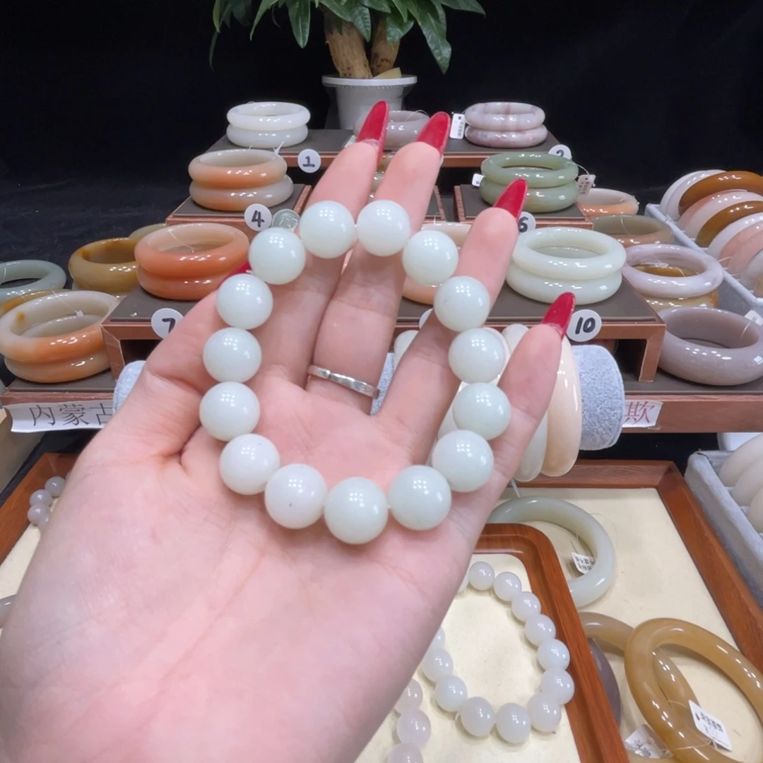 只***胖石英质玉未镶嵌手镯