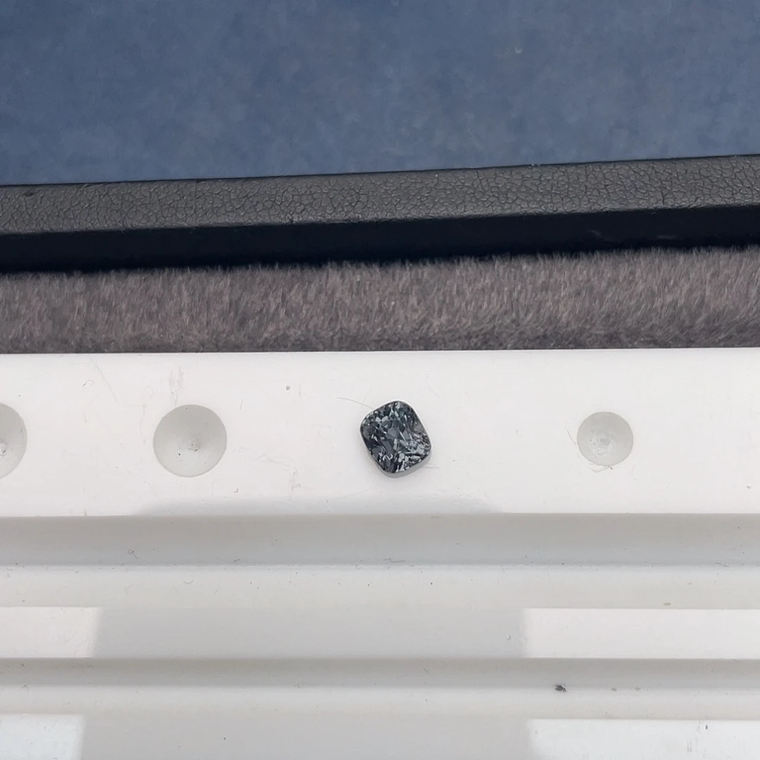 尖晶石裸石1.1ct金属灰