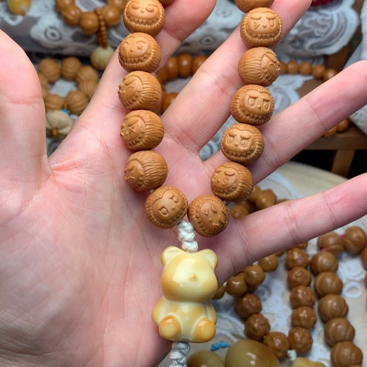吊坠猴头核桃布布手持小熊